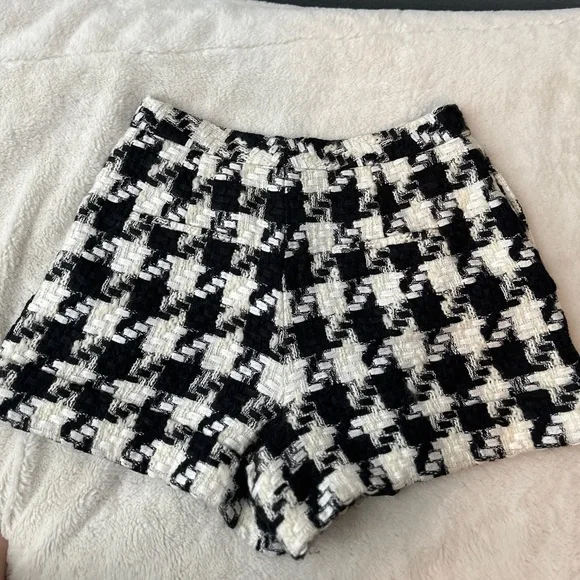 Alice + Olivia Conry woven Houndstooth Shorts - Picture 6 of 7